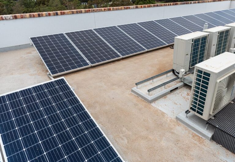 Aire acondicionado sin suministro: Uso de paneles solares para la instalación en áreas remotas